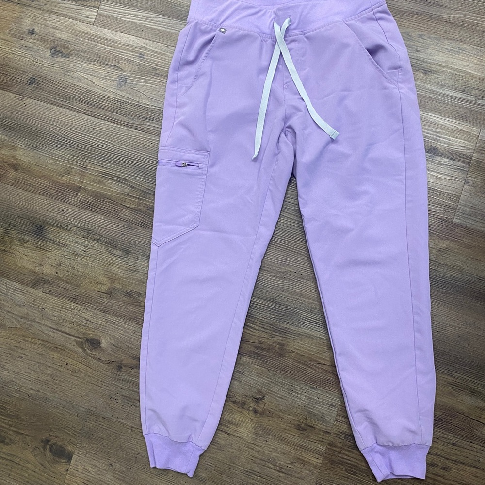 Figs joggers 💜